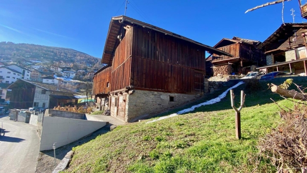 Grange à rénover village house village house, 4.5 Rooms, 137.00 m2  CHF 1'180'000.- 1981 Vex