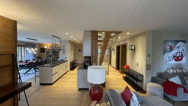 Chalet 5_Appartement triplex_ 7,5 pièces_ Rte des Mélèzes_ Crans_ Monique Loretan_Exceptionnel chalet de haut standing en pierre et vieux bois Triplex Triplex, 7.5 Rooms, 329.00 m2  CHF 5'890'000.- 3963 Crans-Montana