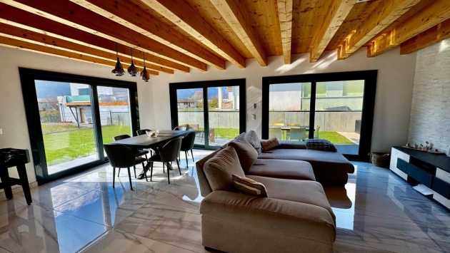 Charmante Maison à Ardon Maison jumelée par les garages Maison jumelée par les garages, 4.5 pièces, 184.17 m2  CHF 1'050'000.- 1957 Ardon