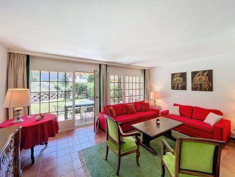 Crans-Montana, Valais - Chalet 5.5 Rooms 185.00 m2  from CHF 8'000.-