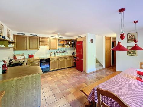 Crans-Montana, Valais - Chalet 5.5 Rooms 185.00 m2  from CHF 8'000.-
