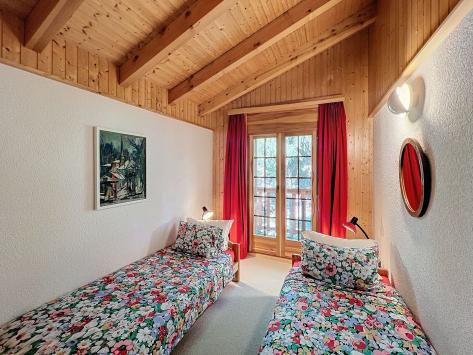 Crans-Montana, Valais - Chalet 5.5 Rooms 185.00 m2  from CHF 8'000.-