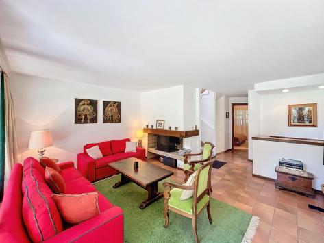 Crans-Montana, Valais - Chalet 5.5 Rooms 185.00 m2  from CHF 8'000.-