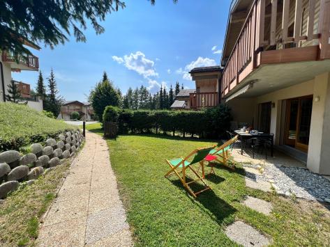 Crans-Montana, Valais - Chalet 5.5 Rooms 185.00 m2  from CHF 8'000.-