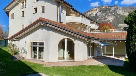 Location Bramois Geneviève Rez-jardin Rez-jardin, 4.5 pièces, 152.00 m2  CHF 2'900.- / mois 1967 Bramois