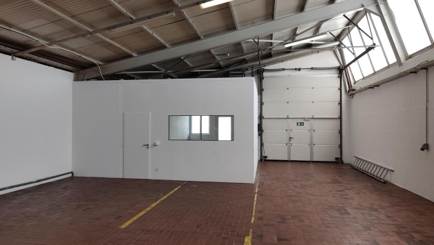 Location Halle de 200 m2 et bureau - Bouveret - Berger Industrie Industrie, 3.0 pièces  CHF 2'335.- / mois 1897 Bouveret
