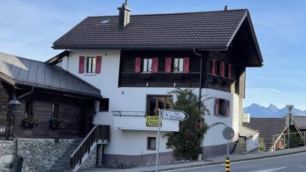 Maison 1 studio + 1 app. 3.5 Casa Casa, 4.5 Stanze, 138.00 m2  CHF 595'000.- 1973 Nax