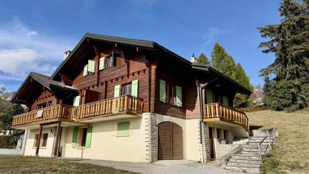 ch202a_Délège Chalet 7.5 pièces_2 appartements_Hoirie Duverney par Briguet Dominique_ Chalet Chalet, 8.5 pièces, 191.88 m2  CHF 3'200'000.- 3963 Crans-Montana