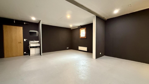 TILLEULS - DEPÔT AVEC PLACE INT Dépôt Dépôt , 65.00 m2  CHF 550.- / mois 1950 Sion